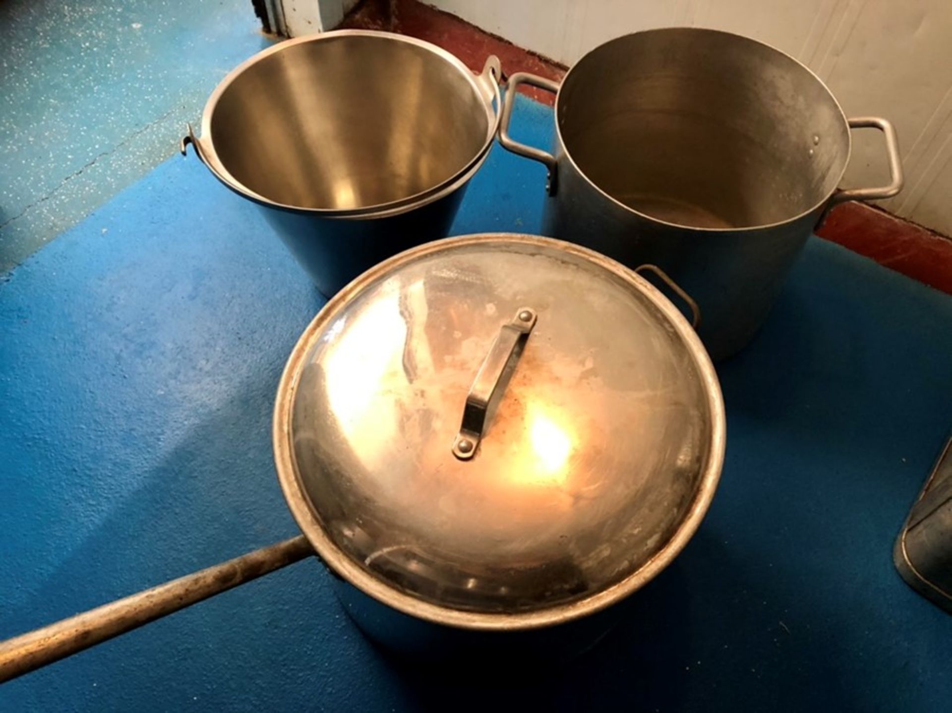 1 bucket, 1 aluminium pan and 1 aluminium sauce pan