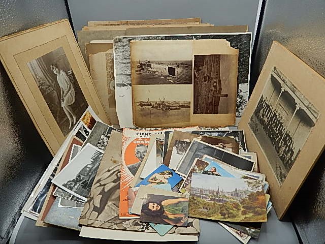 A mixed lot of ephemera to include post cards, picture cards, photo's, telegrams etc - Image 8 of 10