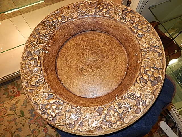 Heavy plaster dish with wooden inlay plate 36cm across - Image 2 of 3