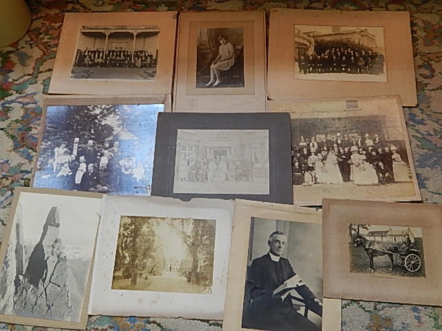 A mixed lot of ephemera to include post cards, picture cards, photo's, telegrams etc - Image 5 of 10