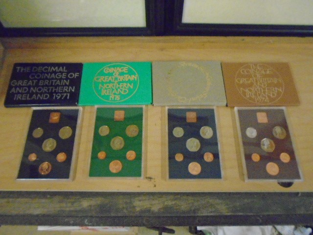 4 x coin sets: Britain and Ireland 1974, 1976, 1975 and 1971