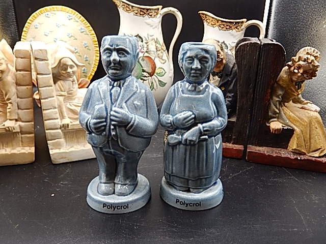 2 sets of bookends, 2 china jugs, 2 polycrol advert figures and blue and white jug and handled dish - Image 2 of 6