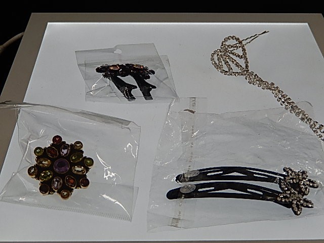 Surplus stock from a local jewellery business ( all new and unworn some in sealed packets) Hair - Image 3 of 4
