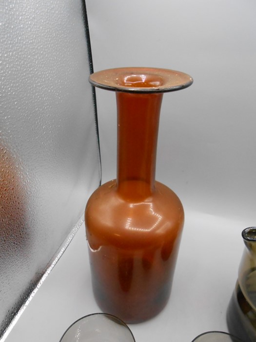 Orange Glass Giraffe ( decanter ) 12 inches tall and water jug 7 1/2 inches tall and 3 glasses - Image 2 of 5