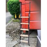 Metal steps / ladder