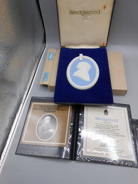 4 Cased Wedgwood Portrait Medallions Sir Winston Churchill no 432 of 1000 , George Stubbs no 725 - Image 6 of 6