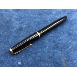 Parker Victory Fountain Pen 14 k gold nib ( lid is chipped at base )