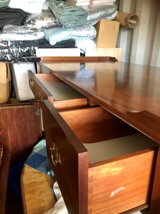 Modern mahogany partners desk ( one piece , dummy drawers one side ) 140 x 70 cm 74 cm tall - Image 5 of 5