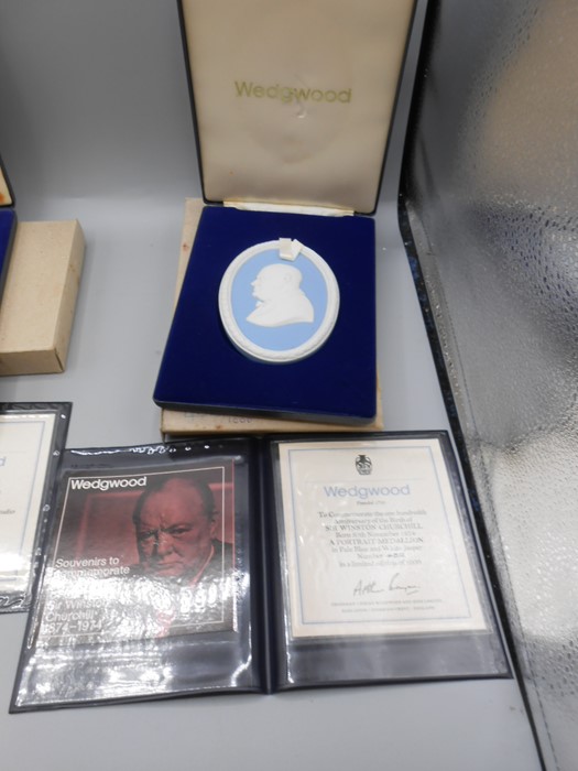 4 Cased Wedgwood Portrait Medallions Sir Winston Churchill no 432 of 1000 , George Stubbs no 725 - Image 5 of 6