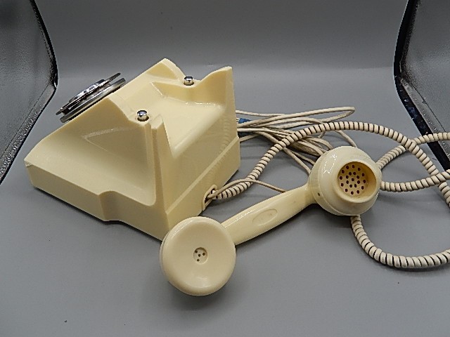 Bakelite phone 300 series in Ivory, known as the cheese tray telephone with original paperwork. Dial - Image 2 of 2