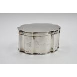 A decorative silver box with hinged lid by Goldsmiths and Silversmiths Company, London, approx 15