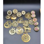 Quantity of horse brasses and harness brasses