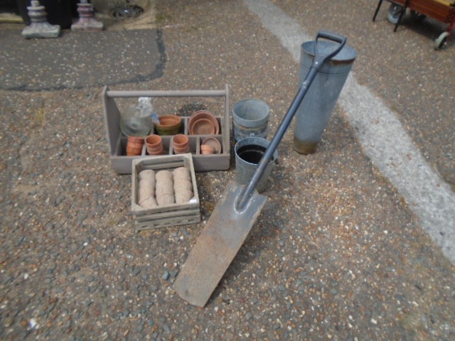 Post spade, galvanised pots, wooden trug and pots - Image 4 of 4
