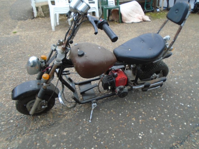 Childs chopper style bike with little engine, haven't had it running, body needs attention - Image 3 of 4