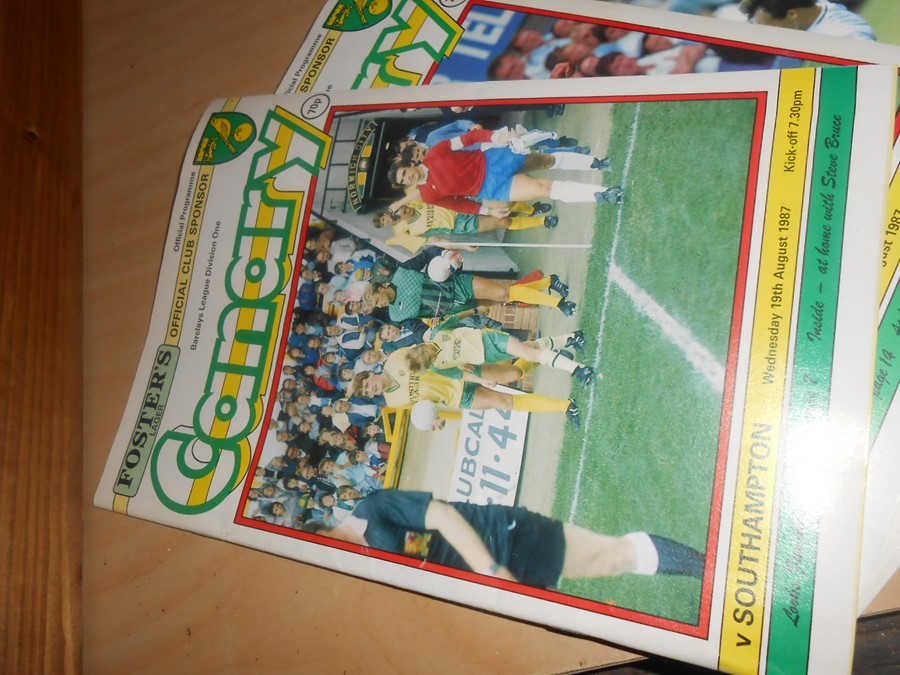 Norwich City Canary Magazine approx 1980 to 1990 ( unchecked if every issue ) - Image 7 of 18