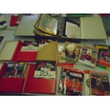Manchester United ephemera collection, lots of magazines, match programmes, newspaper clipping etc