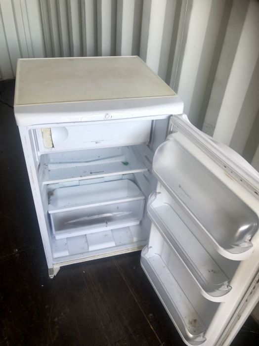 Hotpoint Fridge with ice box ( house clearance ) - Image 2 of 2