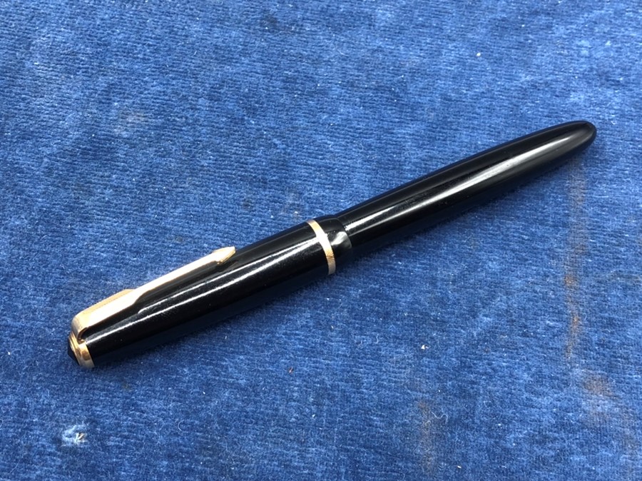 Parker Victory Fountain Pen 14 k gold nib ( lid is chipped at base ) - Image 2 of 6