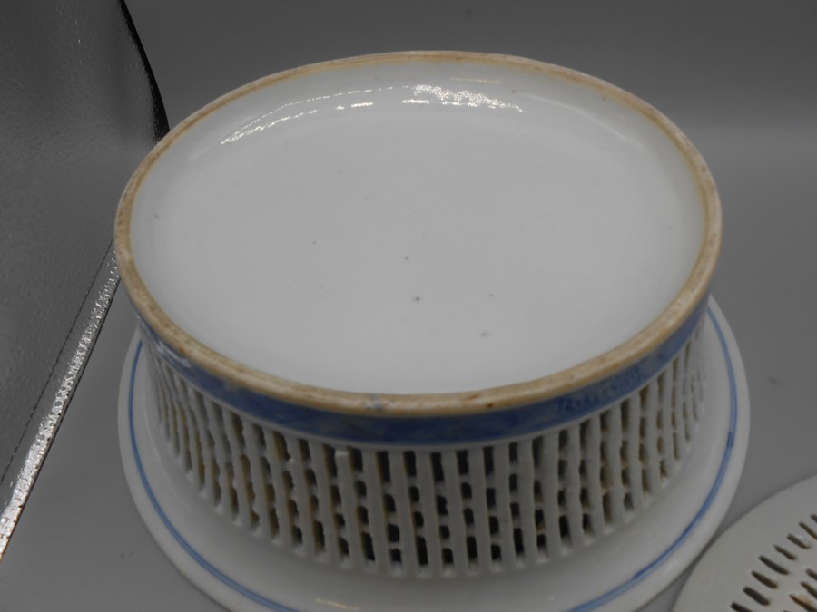 Antique Chinese Export Blue Canton Reticulated Basket Bowl & Stand . Basket has 2 cracks at top , 11 - Image 6 of 7