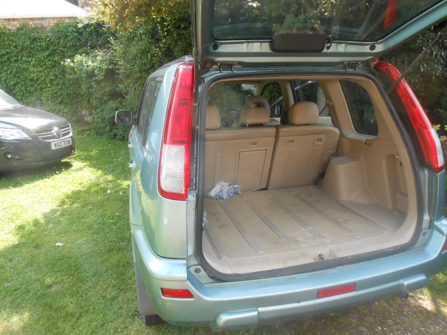 2003 Nissan X-Trial Automatic with V5 and one set of Keys from deceased estate ( viewing by - Image 7 of 13