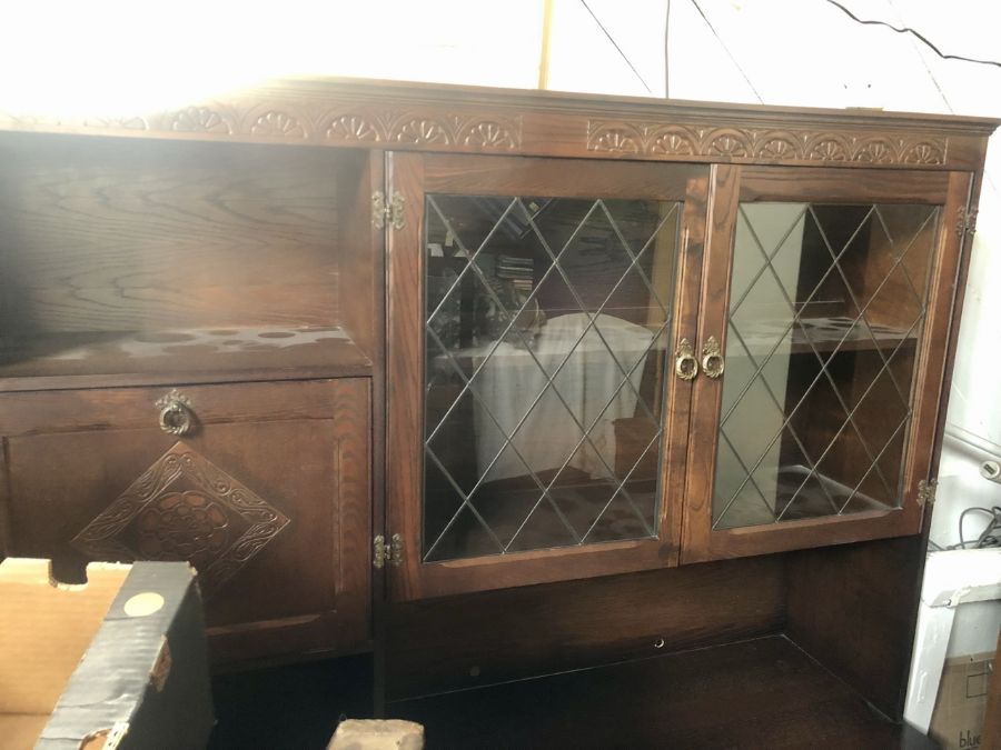 Display cabinet with lead glazed doors and carved design ( 2 pieces) - Image 4 of 5