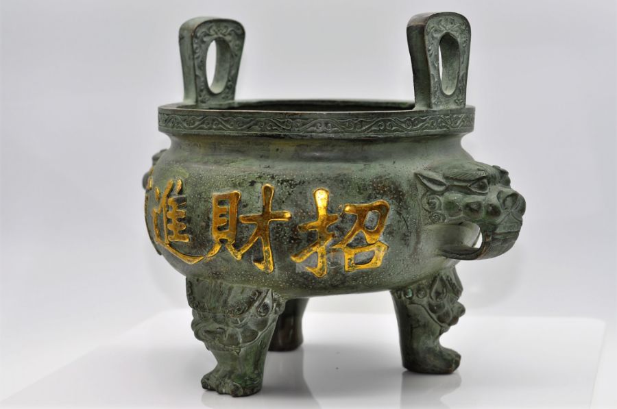 A Chinese Verdigris Patinated Bronze two-handled Sensor with dragon heads on tri-form feet, 19cm - Image 2 of 3