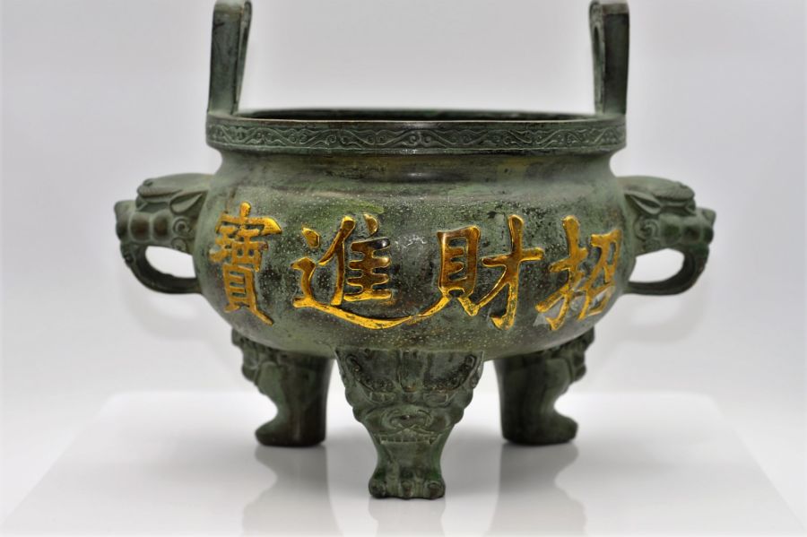 A Chinese Verdigris Patinated Bronze two-handled Sensor with dragon heads on tri-form feet, 19cm