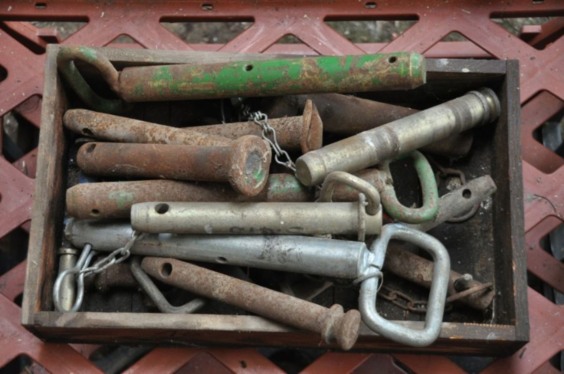 box of various trailer drawbar pins