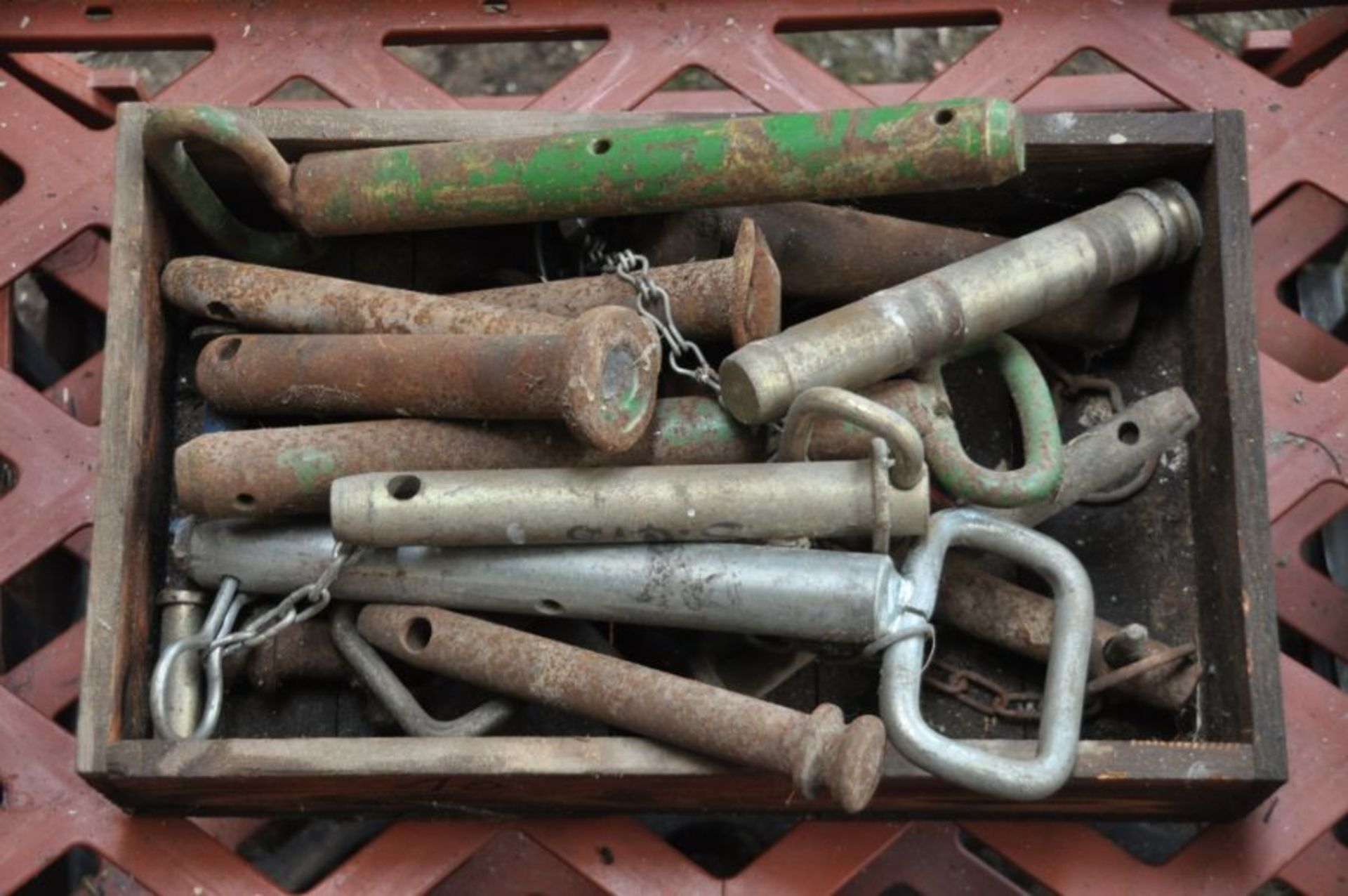 box of various trailer drawbar pins - Image 2 of 2