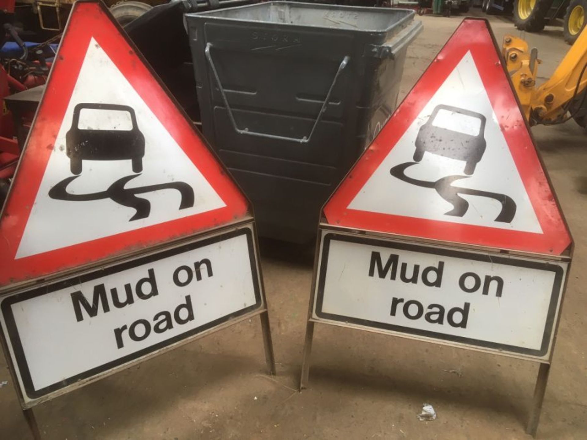 2x Mud on road warning signs