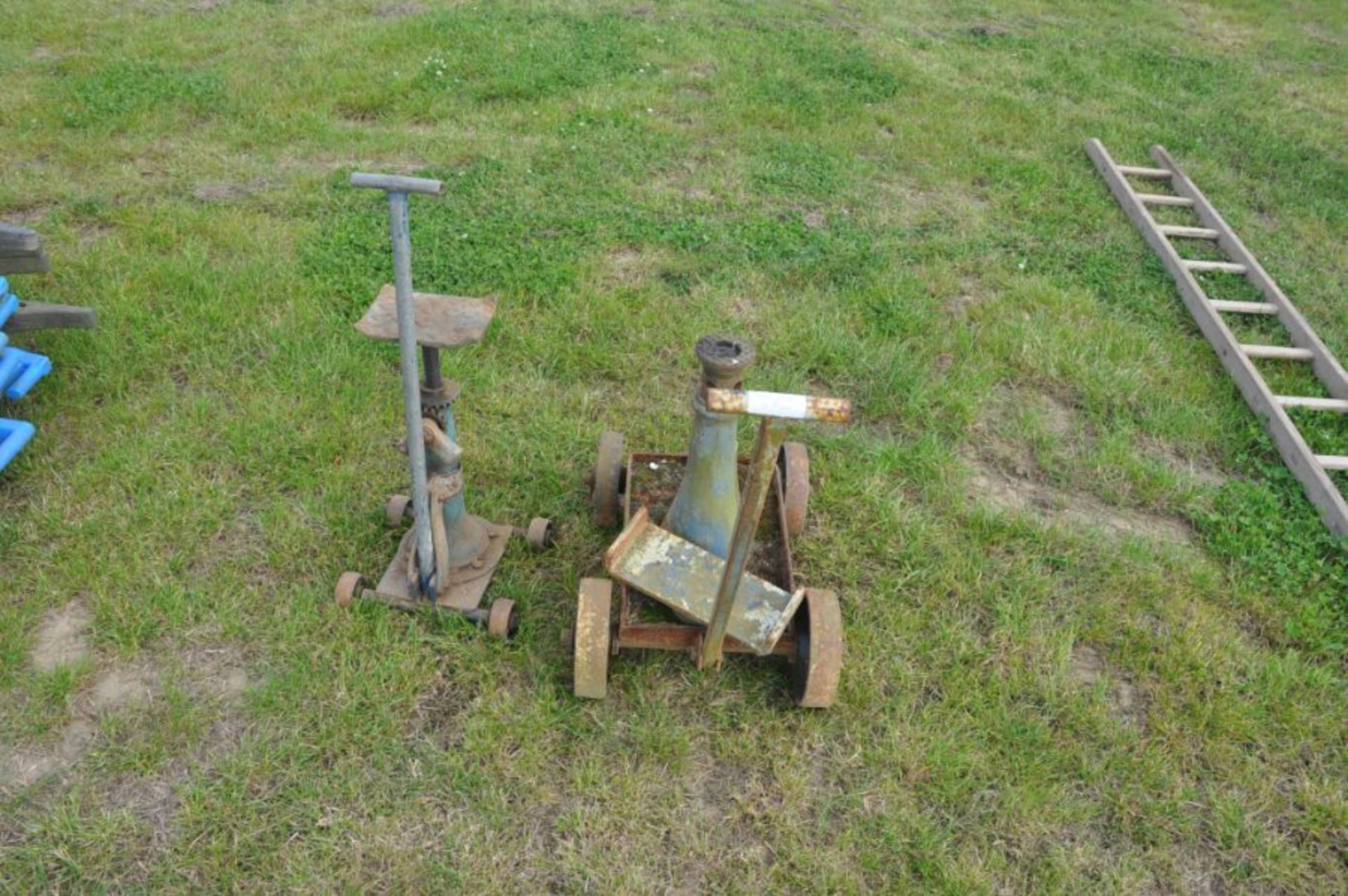 Pair of tractor splitting trollies - Image 2 of 2