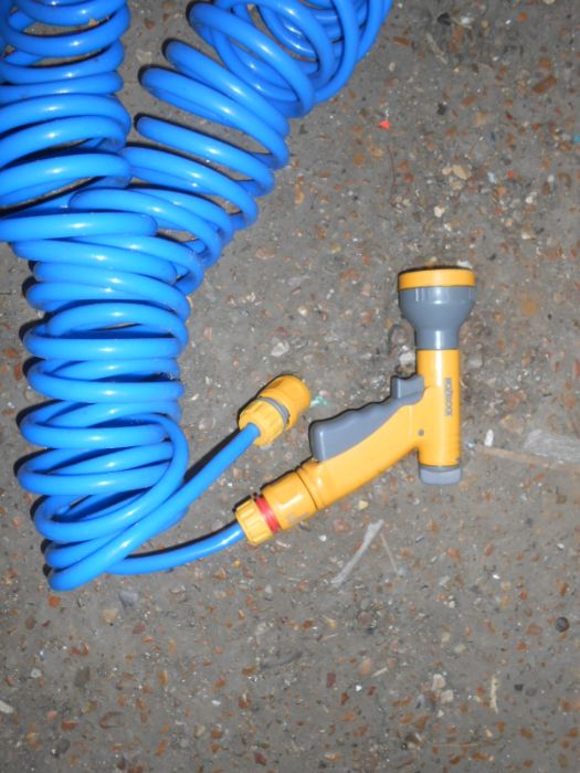 Flexi Hose and Hozelock Sprinkler Gun - Image 2 of 2