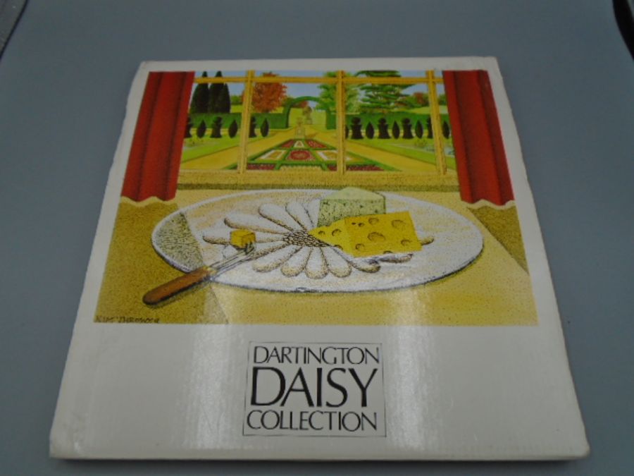 Dartington Daisy collection cheese plate in original box - Image 3 of 3