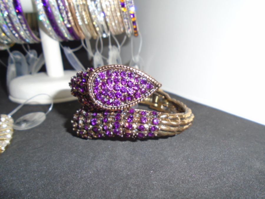 costume jewellery surplus stock from local jewellers, all new and unworn to include bracelets, - Image 7 of 8