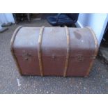 Steamer trunk, handle missing one side