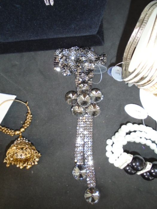 costume jewellery surplus stock from local jewellers, all new and unworn to include bracelets, - Image 5 of 6