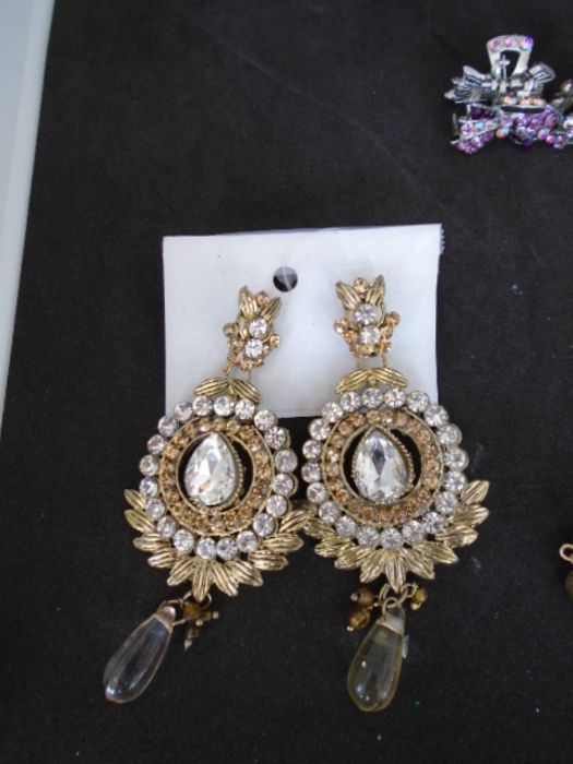 costume jewellery surplus stock from local jewellers, all new and unworn to include bracelets, - Image 5 of 8