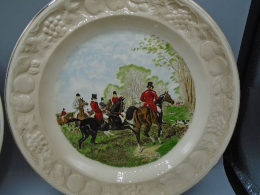 Palissy hunting scene picture plates x 4 - Image 3 of 6