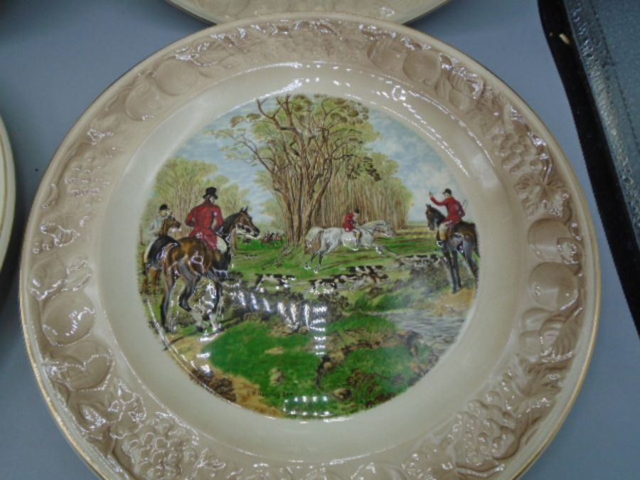 Palissy hunting scene picture plates x 4 - Image 4 of 6