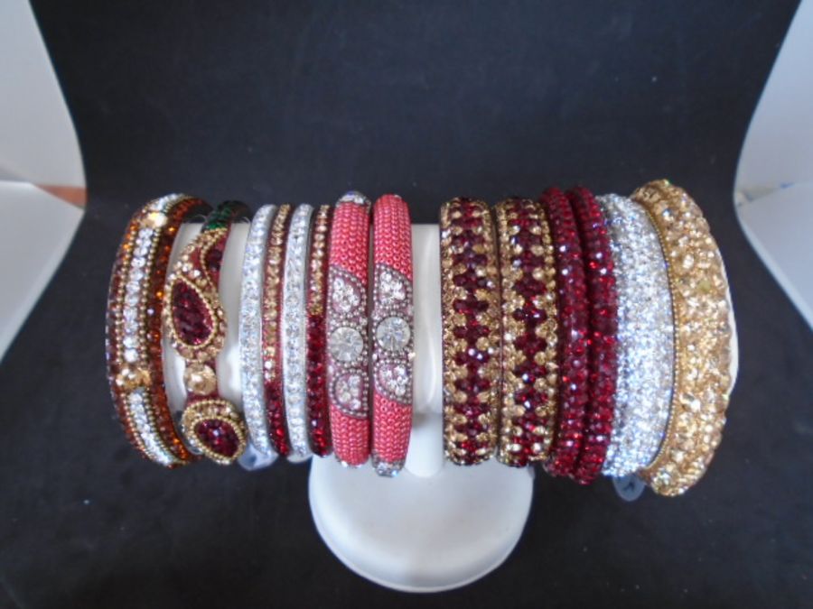 costume jewellery surplus stock from local jewellers, all new and unworn to include bracelets - Image 2 of 5