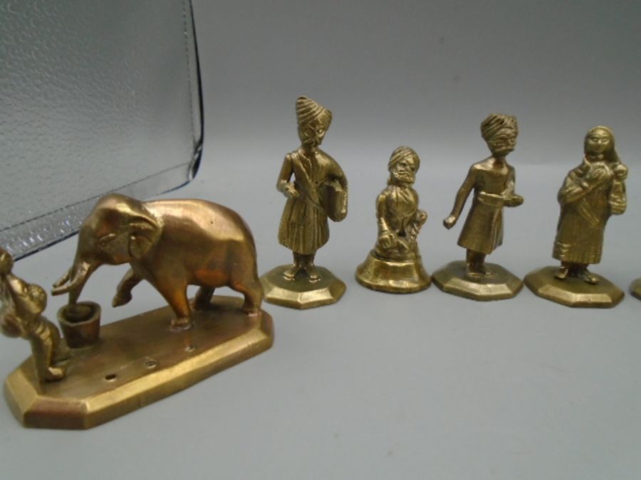 10 brass Indian figures one feeding elephant, possibly connected to chess - Image 2 of 4