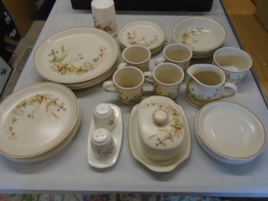 'Harvest' dinner for 4 set and a white part dinner set (trade winds)