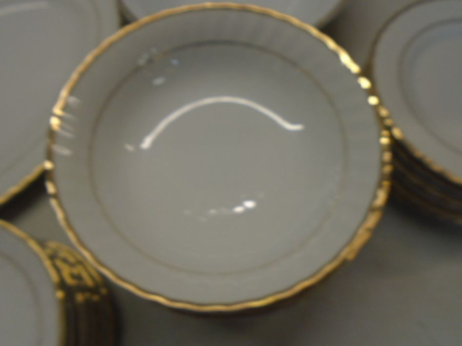 'Harvest' dinner for 4 set and a white part dinner set (trade winds) - Image 4 of 5