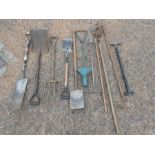 Quantity of garden hand tools including shovels