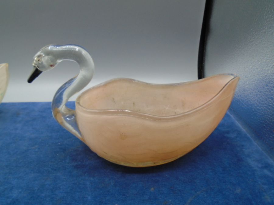 3 clear and coloured glass swans - Image 3 of 4