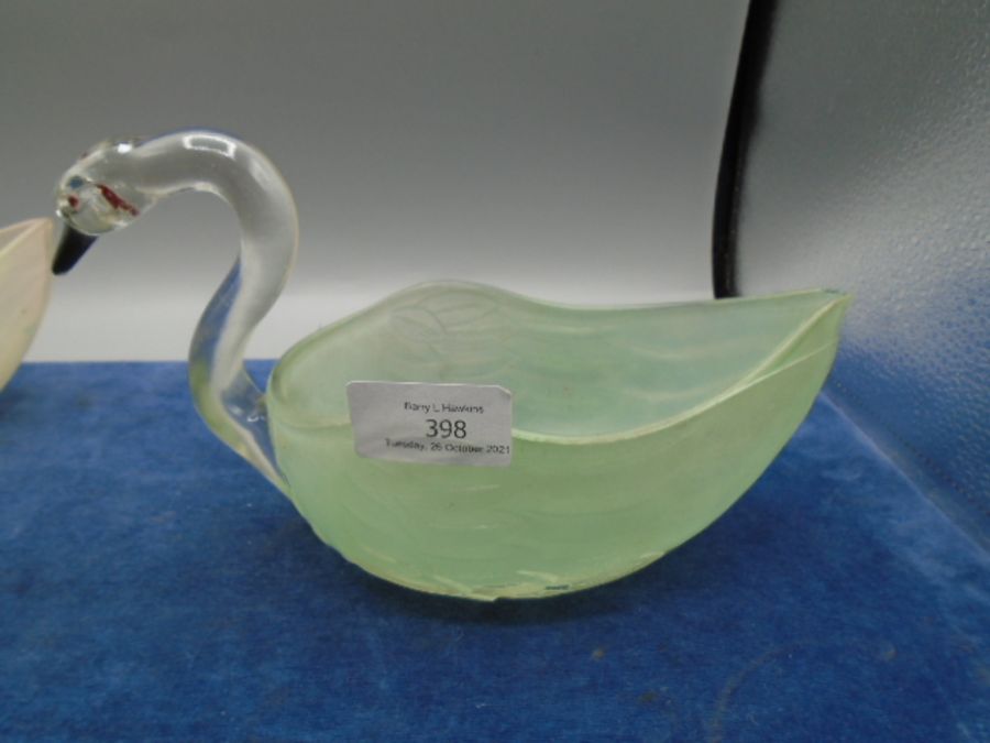 3 clear and coloured glass swans - Image 2 of 4