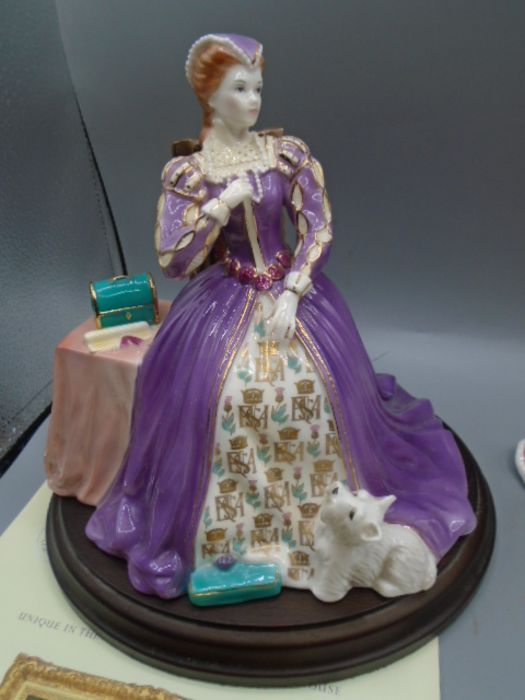 Royal Worcester figurines 'Mary queen of Scots' and 'Queen Victoria' with authentication - Bild 2 aus 5
