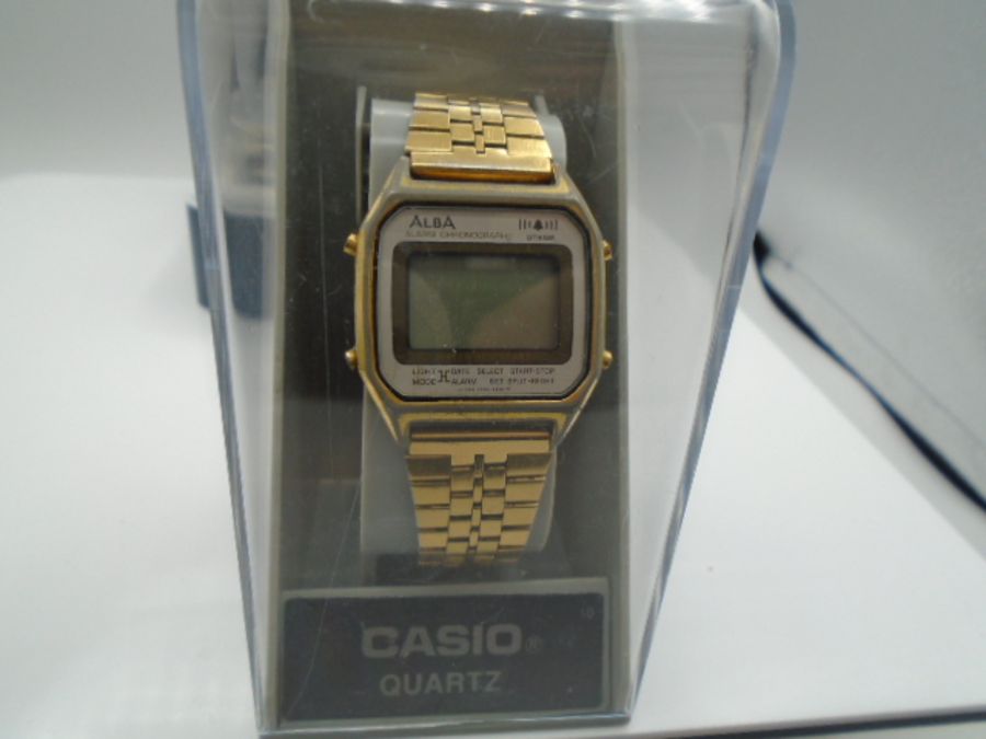 A boxed Blue Harbour watch, a boxed Casio Quartz watch, a boxed Lorus sports watch and a vintage - Image 3 of 5