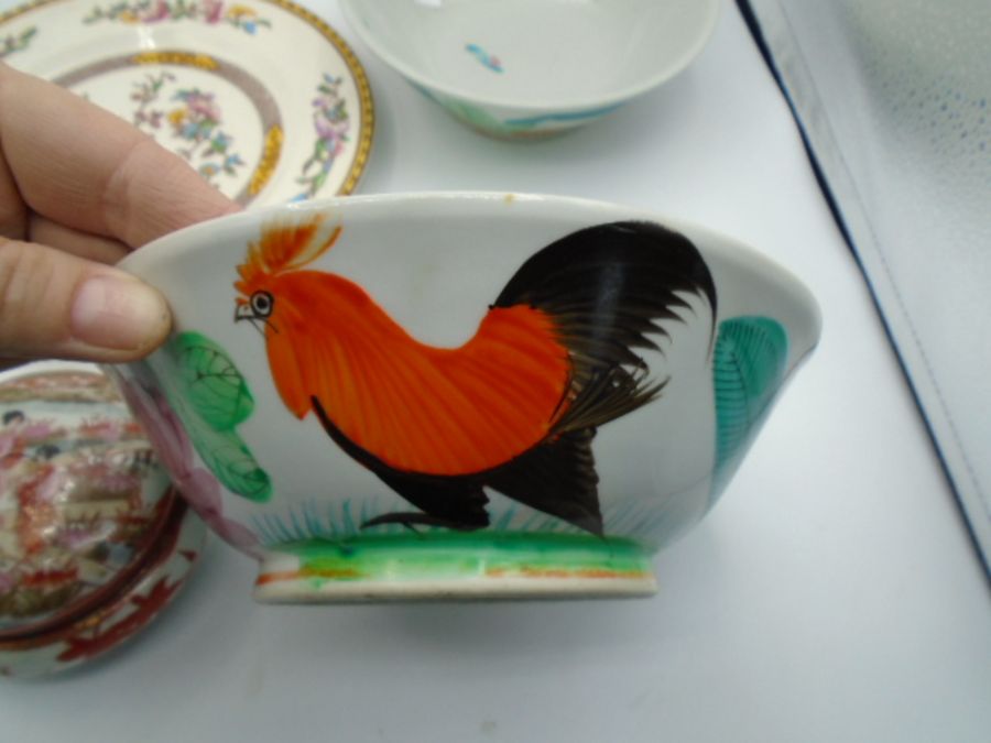 An Indian Tree patterned plate, two bowls decorated with a cockerel and a Japanese lidded pot - Image 2 of 3