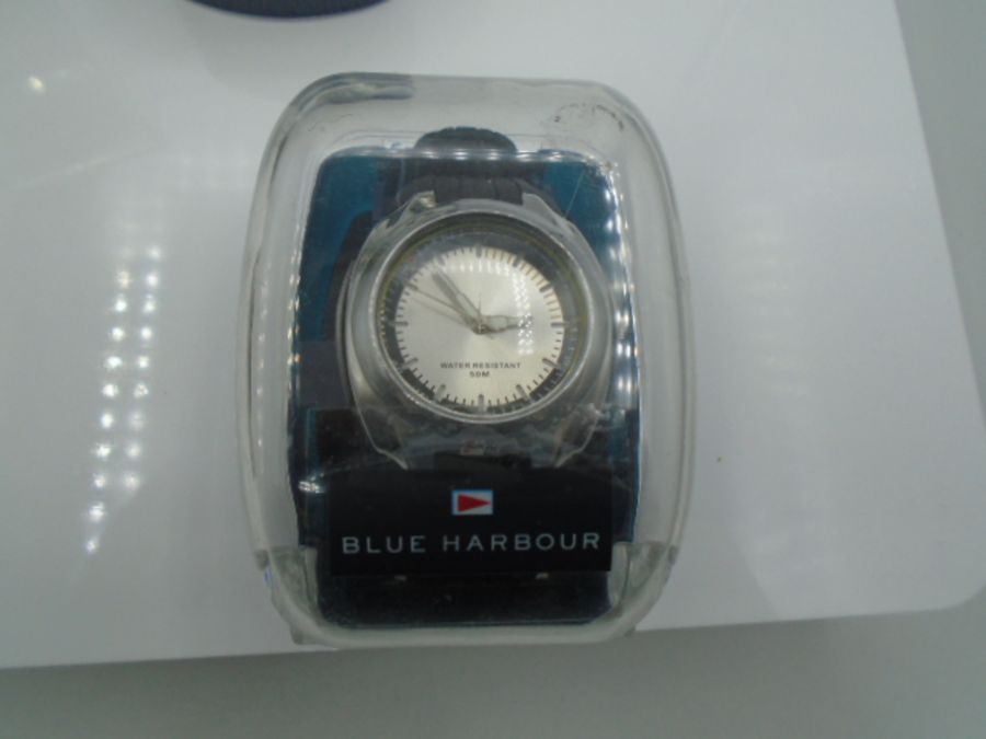 A boxed Blue Harbour watch, a boxed Casio Quartz watch, a boxed Lorus sports watch and a vintage - Image 2 of 5